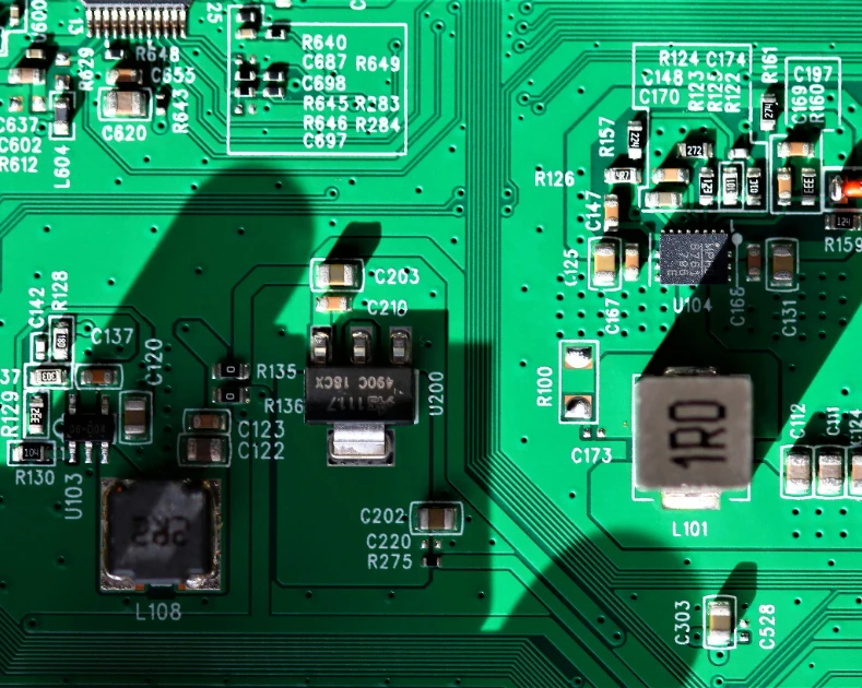 The translation of "How PCB Panelization Affects SMT Assembly Efficiency and Cost" into Spanish is:

"C&oacute;mo la panelizaci&oacute;n de PCB afecta la eficiencia y el costo del ensamblaje SMT."